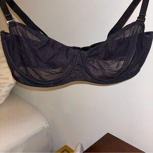 Skims bra only worn a couple times